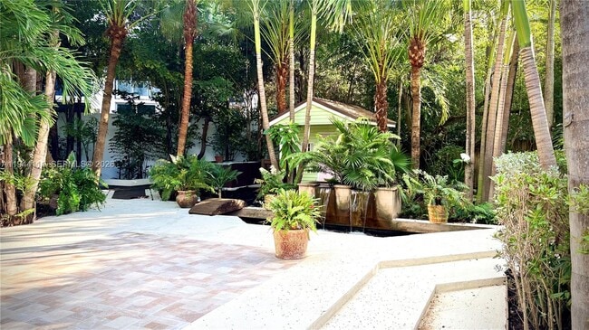 2301 S Miami Ave in Miami, FL - Foto de edificio - Building Photo