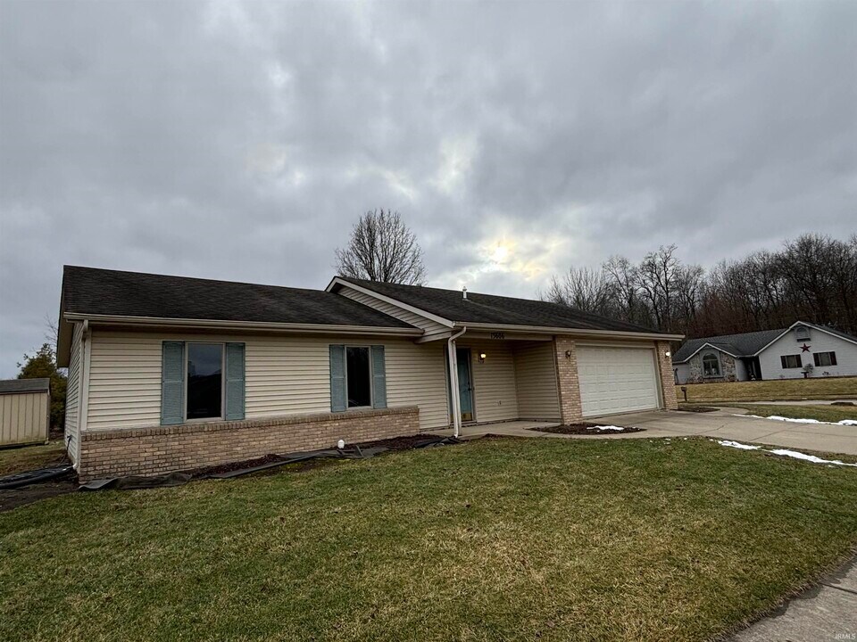 13606 Walker Ml Ct in Grabill, IN - Building Photo