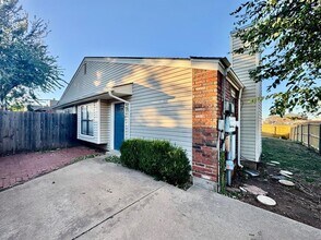 925 Swan Lake Ct in Edmond, OK - Building Photo - Building Photo