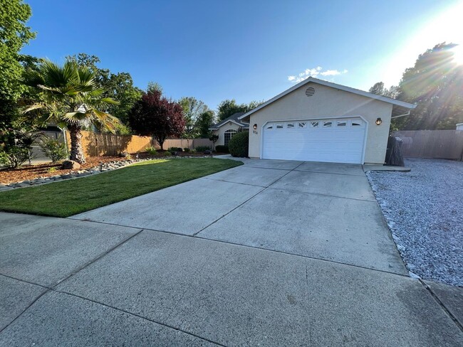 property at 824 Fountain Cir
