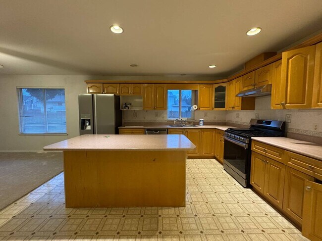 12460 228 St in Maple Ridge, BC - Building Photo - Building Photo