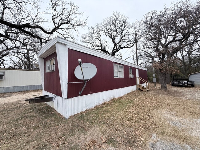 215 Weeks Rd in Cleburne, TX - Building Photo - Building Photo