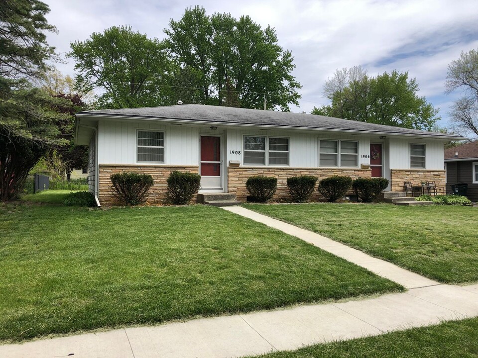 1906 Wilson Ave in Ames, IA - Foto de edificio