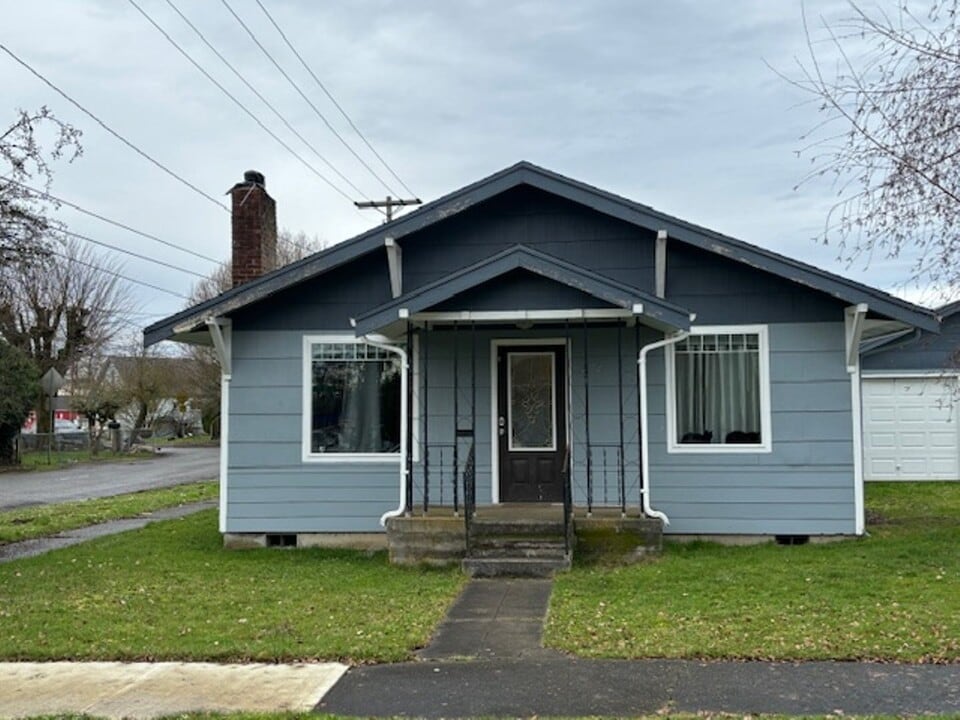 292 SW 1st St in Chehalis, WA - Building Photo