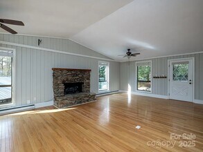 1528 Ugugu Dr in Brevard, NC - Building Photo - Building Photo