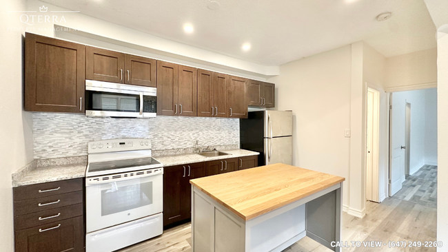 125 Queens Av in Toronto, ON - Building Photo - Building Photo