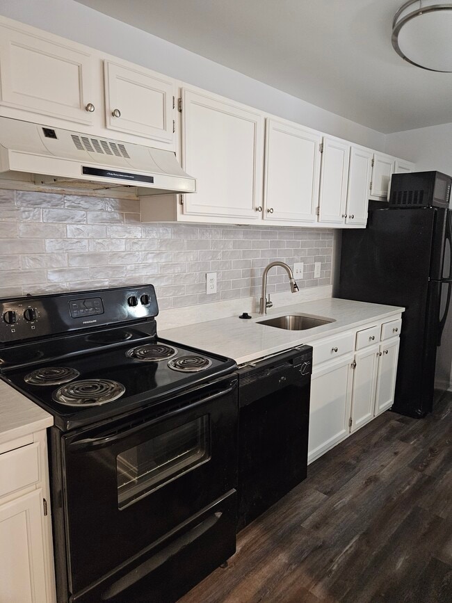 2040 Alice Ave, Unit 201 in Oxon Hill, MD - Building Photo - Building Photo