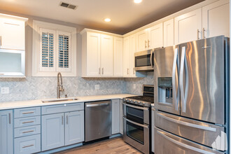 618 W Oakdale Ave, Unit 1 in Chicago, IL - Foto de edificio - Building Photo