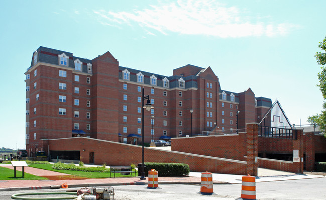 Admiral's Landing in Portsmouth, VA - Building Photo - Building Photo