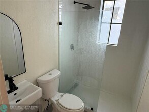 2000 Jefferson St-Unit -17 in Hollywood, FL - Building Photo - Building Photo