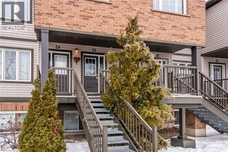 42 W Acres Crescent in Kitchener, ON - Building Photo - Building Photo