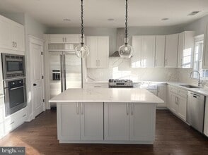 8104 Old Georgetown Rd in Bethesda, MD - Building Photo - Building Photo
