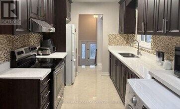 19 Talbot St in Brampton, ON - Building Photo - Building Photo