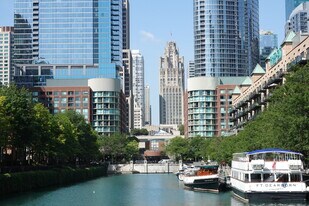 440 N McClurg Ct in Chicago, IL - Building Photo