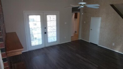 2813 Shady Grove Dr in Bedford, TX - Building Photo - Building Photo