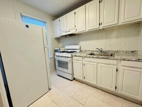 21-13 25th Rd in Queens, NY - Building Photo - Building Photo