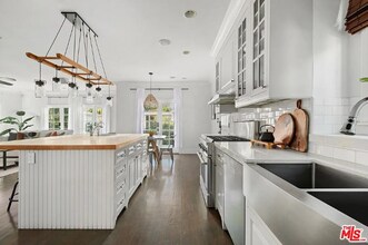 11217 Kling St in Los Angeles, CA - Building Photo - Building Photo