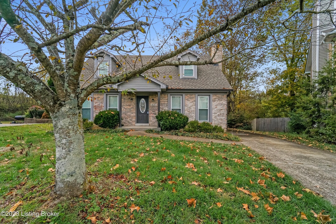 8716 Astrid Ave in Louisville, KY - Building Photo