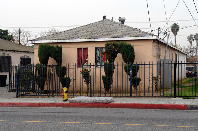 10135 S Inglewood Ave in Inglewood, CA - Building Photo - Building Photo