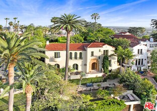 6717 Whitley Terrace in Los Angeles, CA - Building Photo - Building Photo