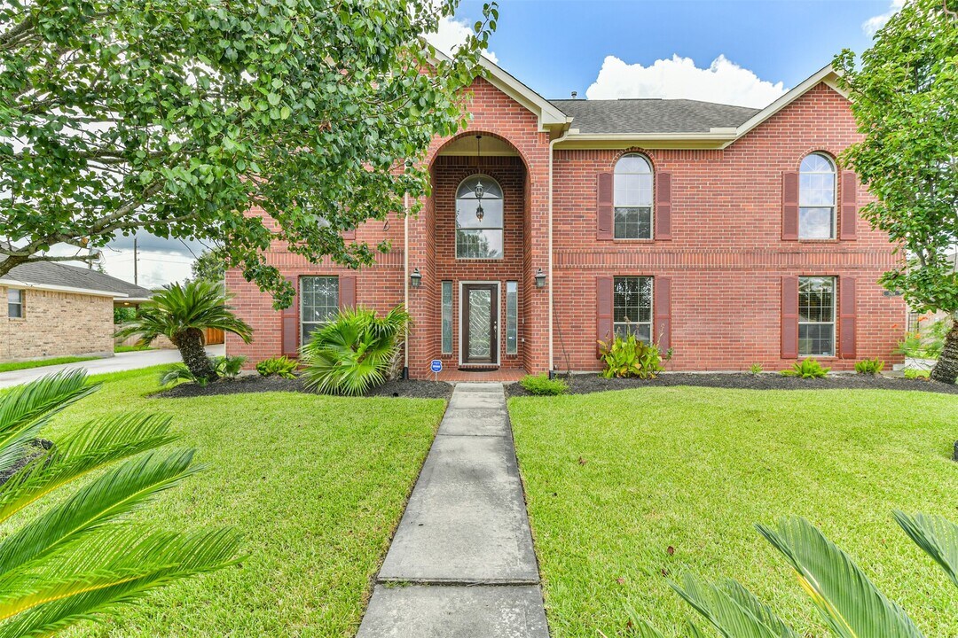 2614 Brahman Dr in Manvel, TX - Building Photo