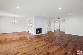 853 Le Doux Rd in Los Angeles, CA - Building Photo - Building Photo