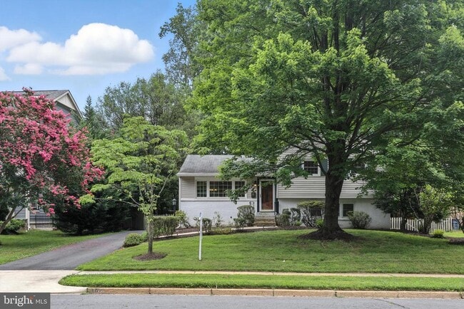 property at 907 Cottage St SW