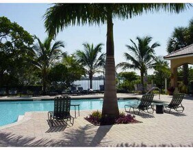 400 Scotia Dr-Unit -305 in Hypoluxo, FL - Foto de edificio - Building Photo