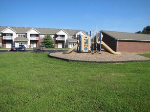 Lighthouse Apartments in Jeffersonville, IN - Building Photo - Building Photo