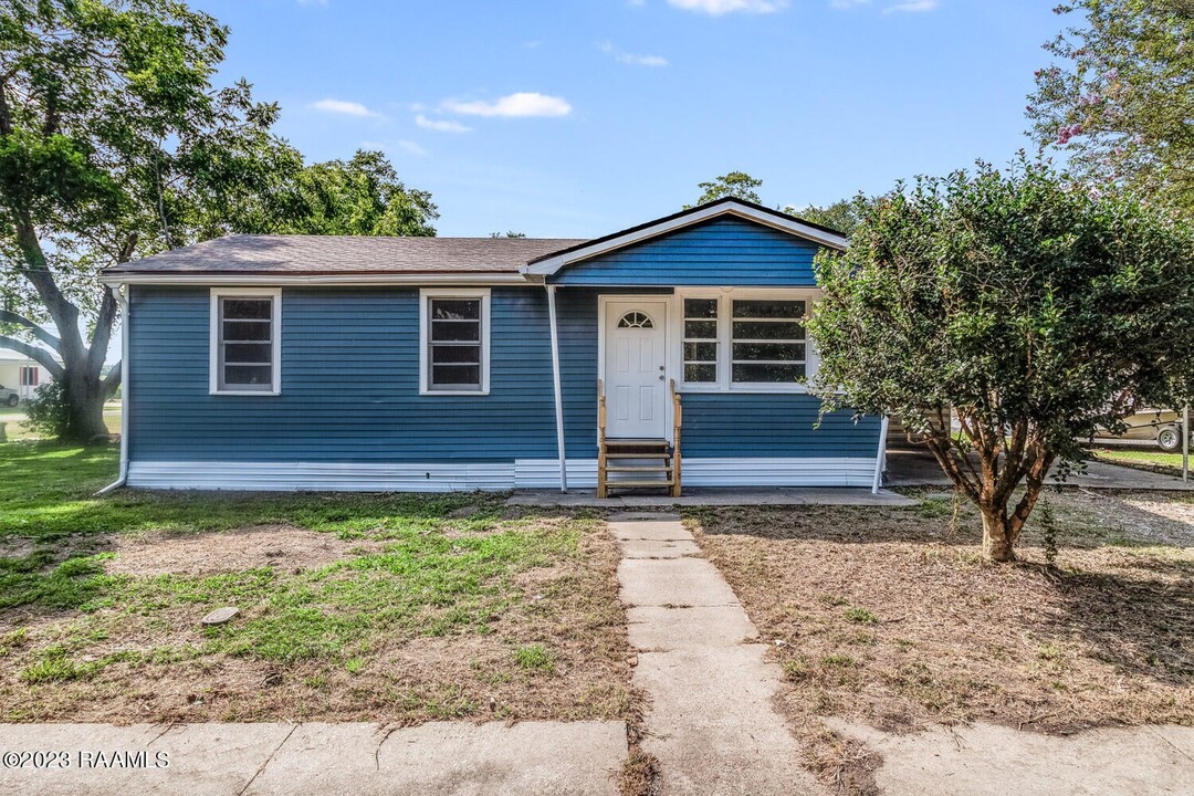 710 Bayside St in Jeanerette, LA - Building Photo