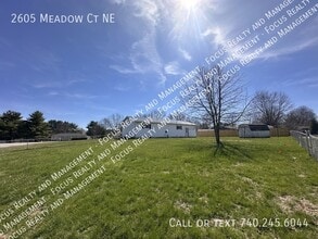 2605 Meadow Ct NE in Lancaster, OH - Building Photo - Building Photo