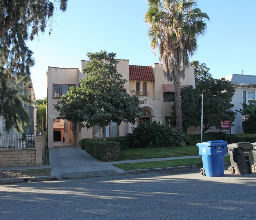1743 Kenmore Ave in Los Angeles, CA - Foto de edificio