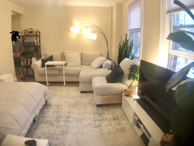 48 Strathmore Rd, Unit 24 in Boston, MA - Foto de edificio - Building Photo