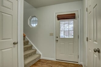 10150 Meadow Glen Dr in Independence, KY - Foto de edificio - Building Photo