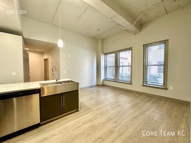 306 E 12th St in Kansas City, MO - Building Photo - Building Photo