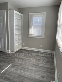 3049 Everett Ave photo'