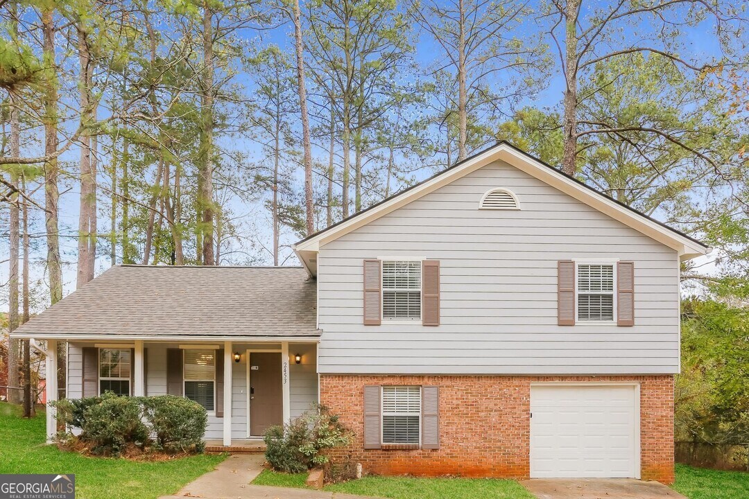 2453 Crestdale Cir SE in Atlanta, GA - Foto de edificio