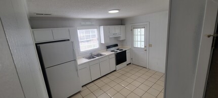 5426 Sidbury Rd in Castle Hayne, NC - Building Photo - Building Photo