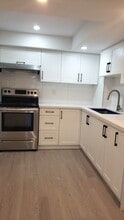 142 Settlers Rd E in Oakville, ON - Building Photo - Building Photo