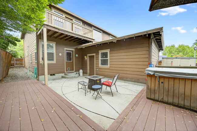 1719 Lithia Way in Talent, OR - Building Photo - Building Photo