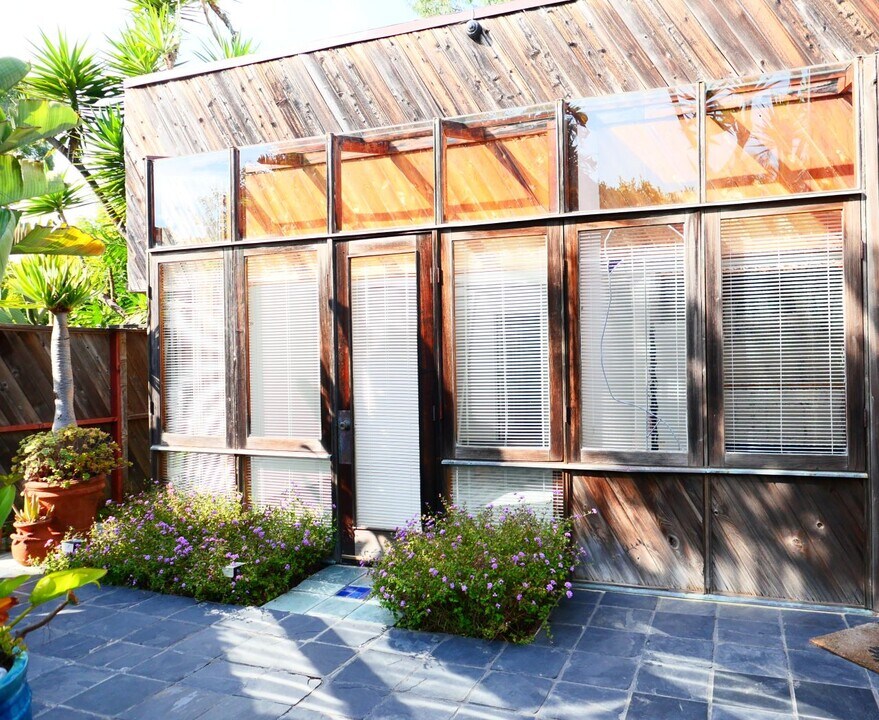 6456 Surfside Way in Malibu, CA - Foto de edificio