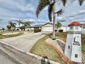 6316 Lake Sunrise Dr in Apollo Beach, FL - Building Photo