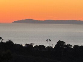 42 Camino Katia in San Clemente, CA - Building Photo