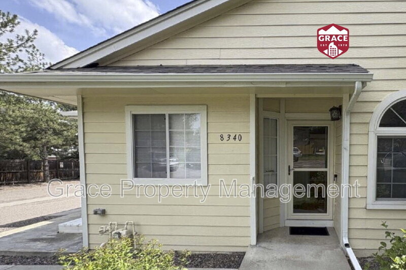 8340 S Upham Way in Littleton, CO - Building Photo