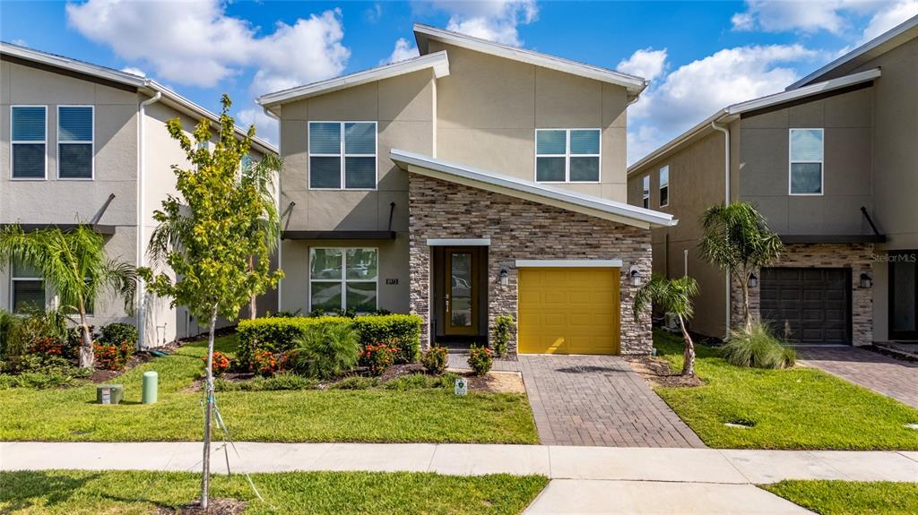 8973 Play Through Dr in Davenport, FL - Building Photo