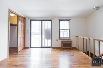 59 W 73rd St in New York, NY - Building Photo - Building Photo