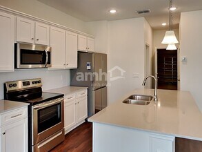 6115 Little Blf Cir in Mascotte, FL - Foto de edificio - Building Photo