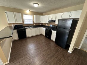 14 Partner Pl in Bloomington, IL - Building Photo - Building Photo