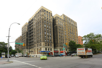 600 W 111th St in New York, NY - Foto de edificio - Building Photo