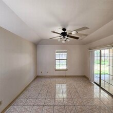 8505 Ficus Cir in Laredo, TX - Building Photo - Building Photo